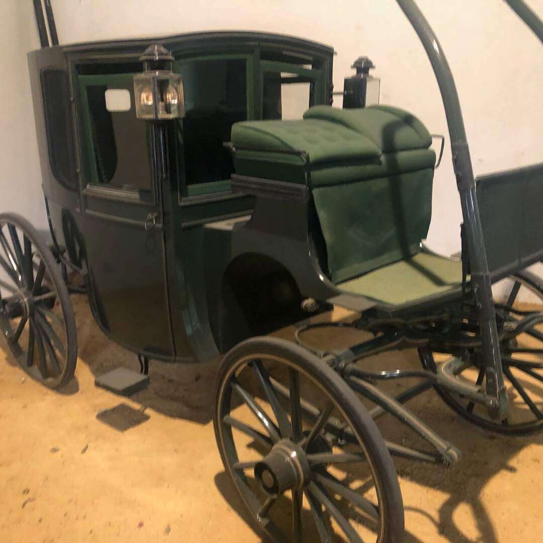 14 Day Spain and Portugal Itinerary: Old Horse Carriage